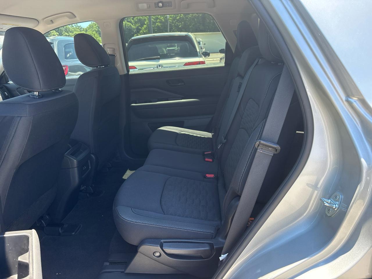 Nissan Pathfinder S 2025