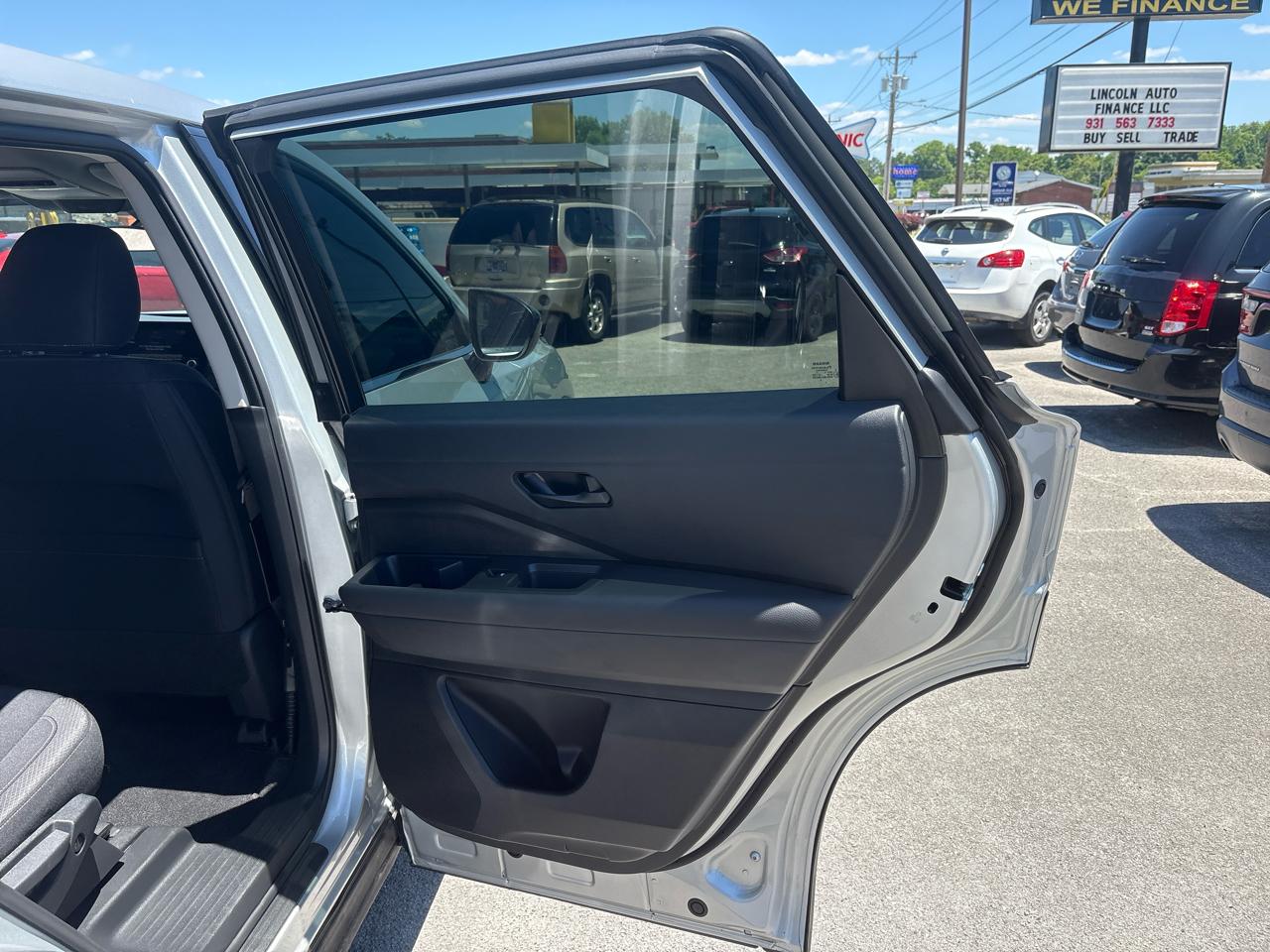 Nissan Pathfinder S 2025