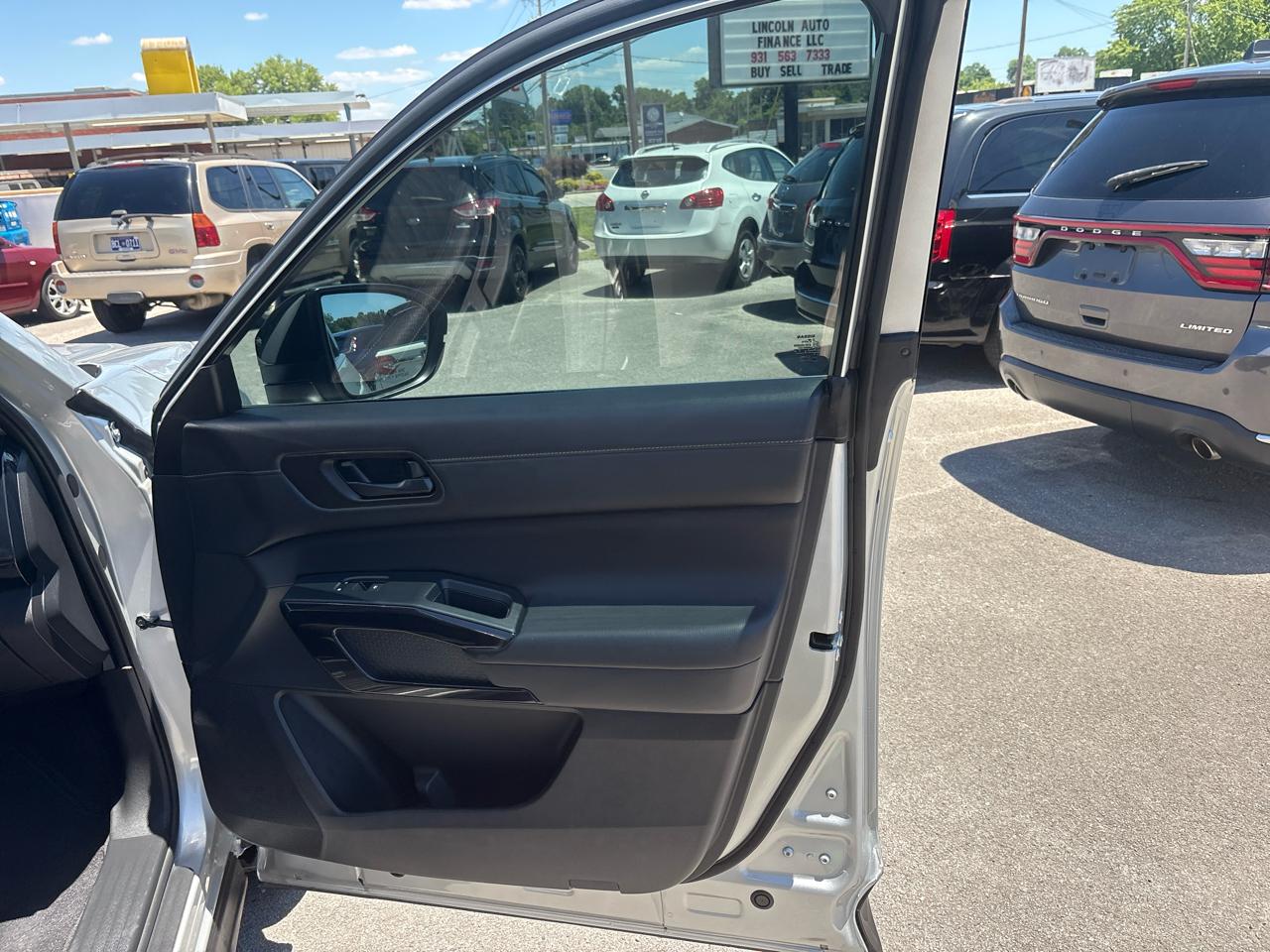 Nissan Pathfinder S 2025
