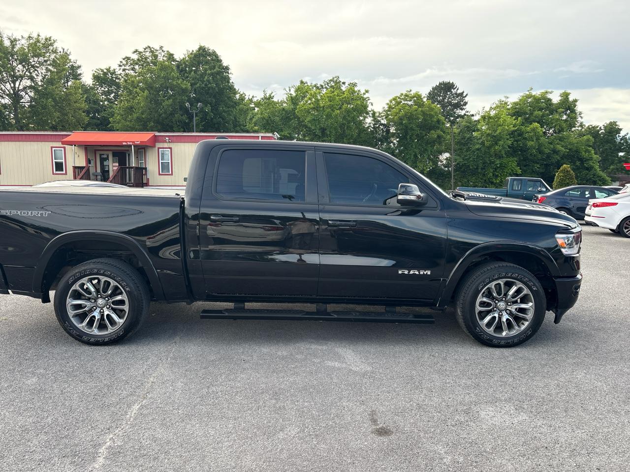 RAM 1500 Laramie Crew Cab SWB 4WD 2021