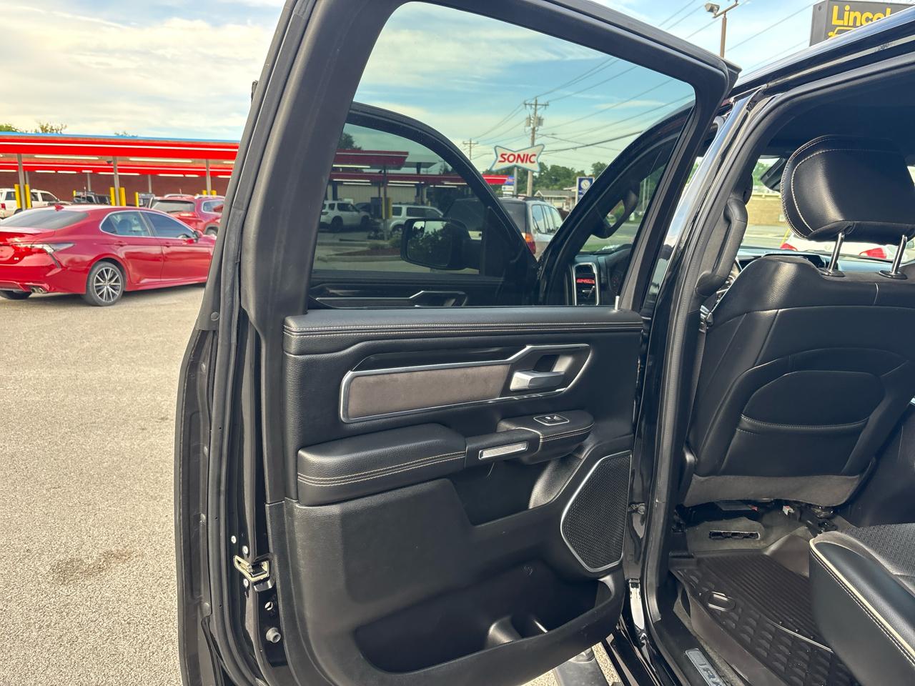 RAM 1500 Laramie Crew Cab SWB 4WD 2021