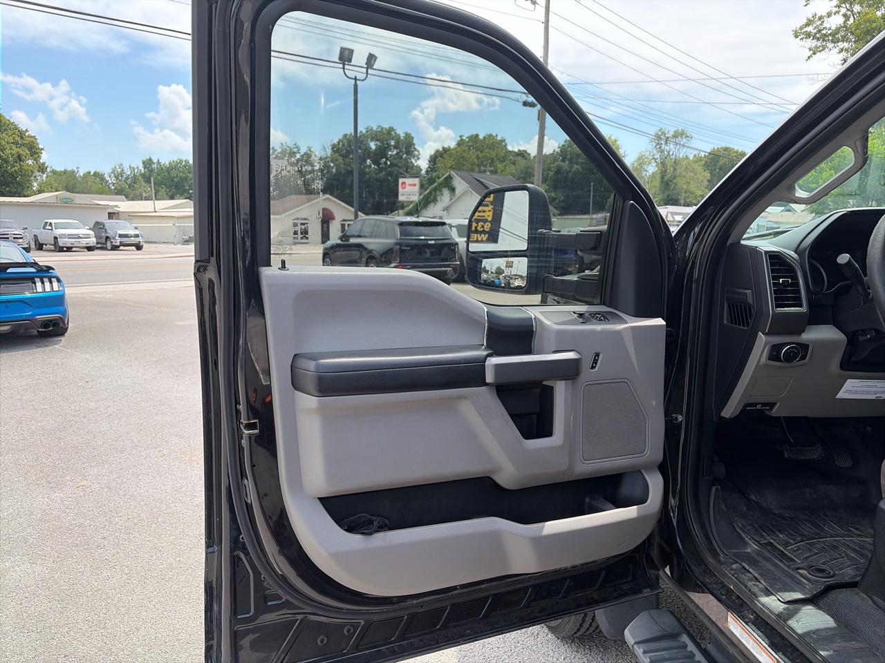 2019 Ford F-550 Super Duty Chassis Cab XLT - Photo 12