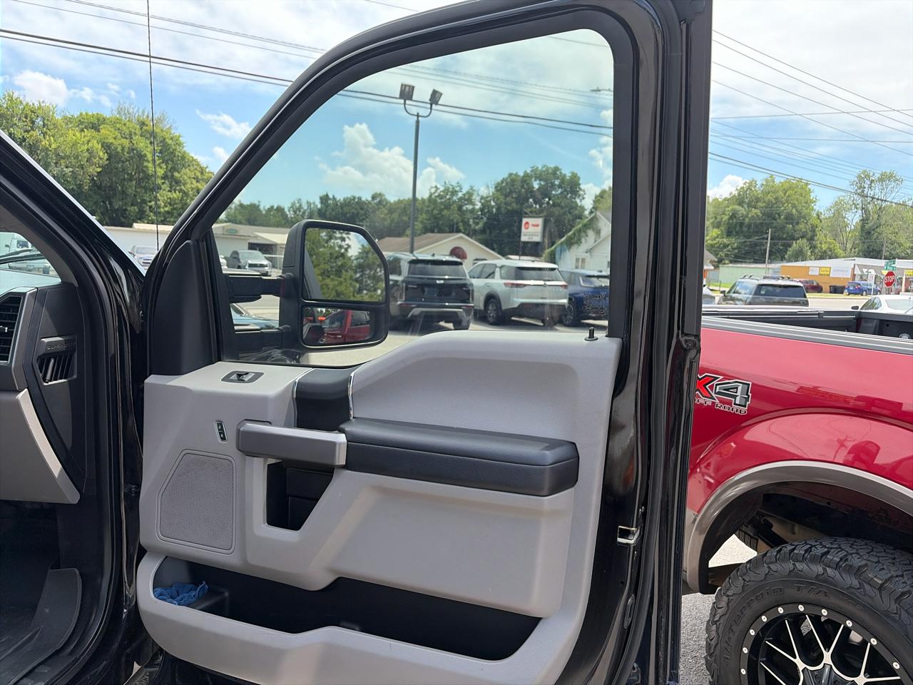 2019 Ford F-550 Super Duty Chassis Cab XLT - Photo 14