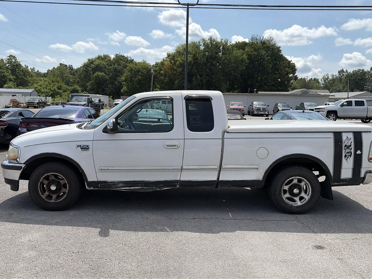Ford F-150 2WD Reg Cab 122.5" XLT 1998