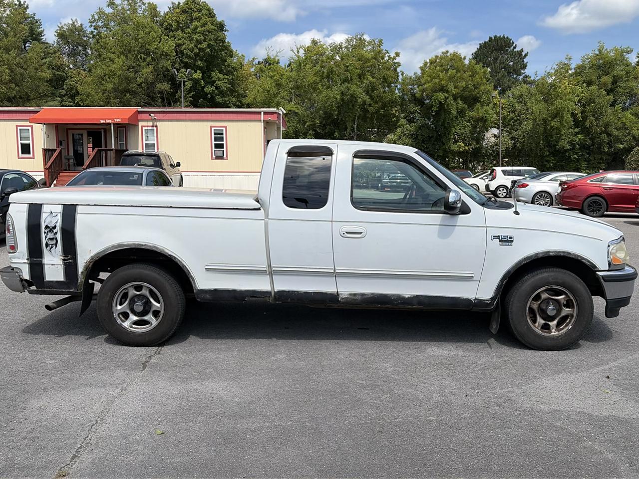 Ford F-150 2WD Reg Cab 122.5" XLT 1998