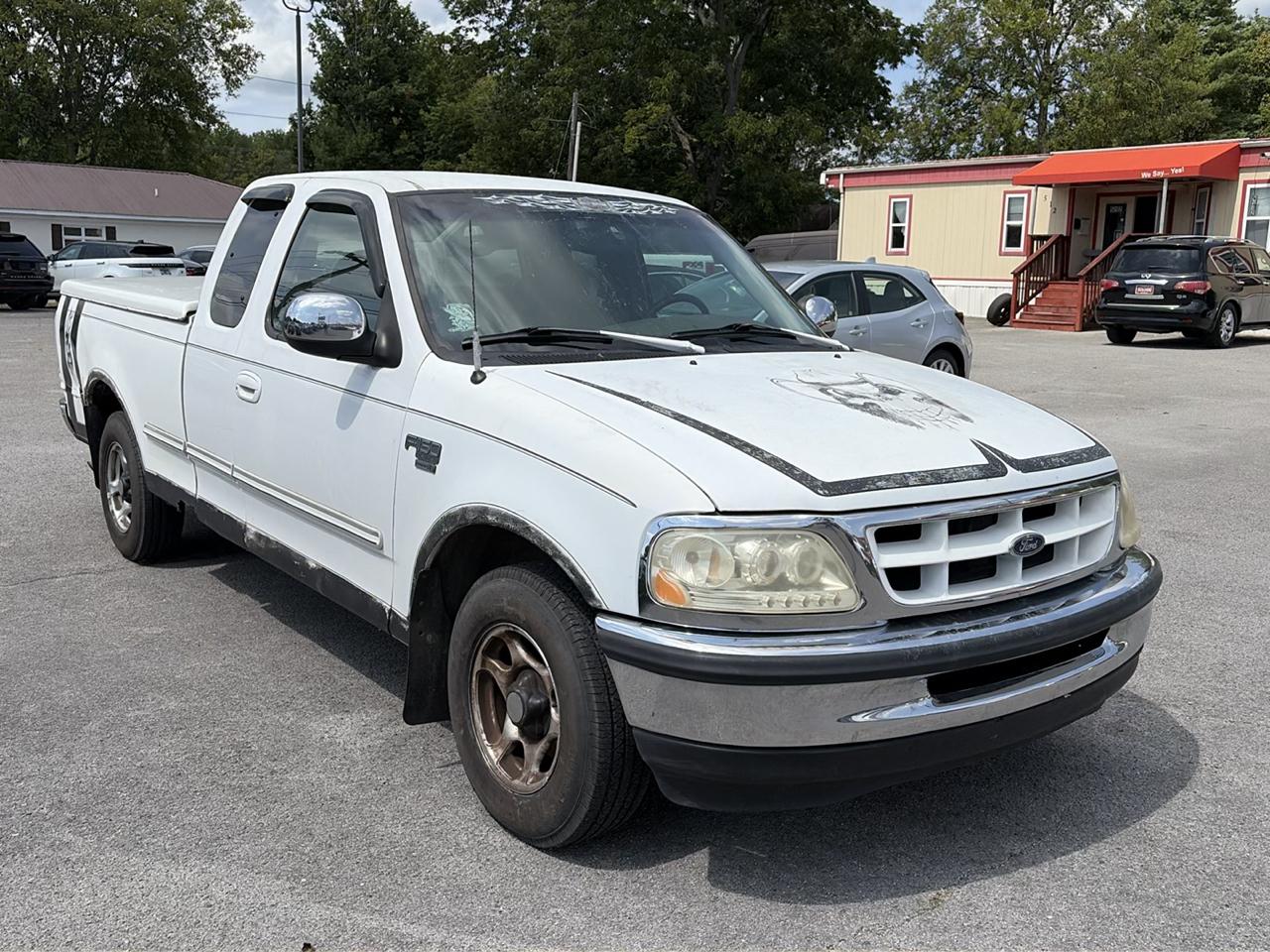 Ford F-150 2WD Reg Cab 122.5" XLT 1998