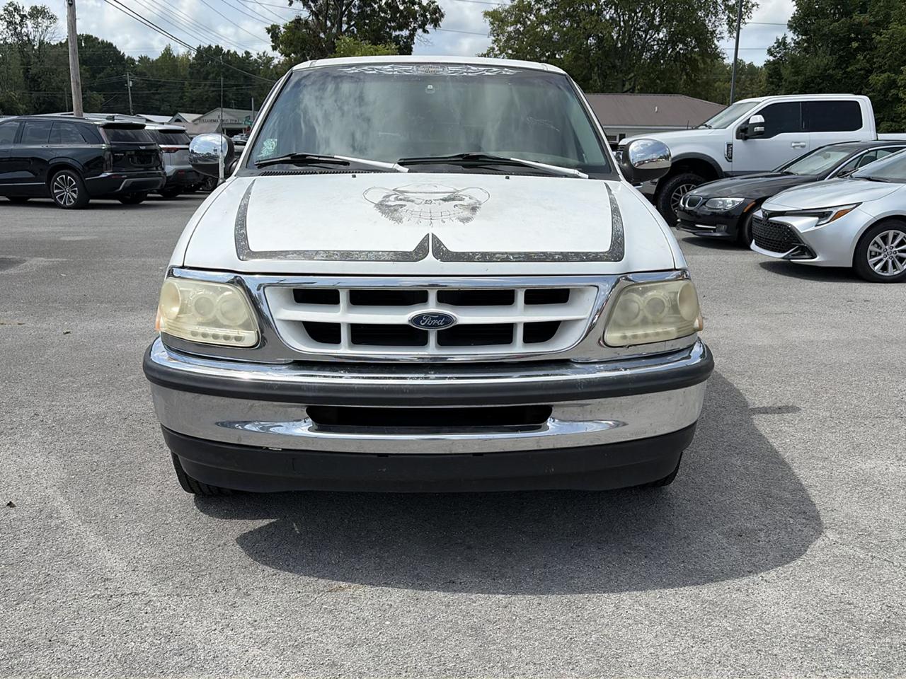 Ford F-150 2WD Reg Cab 122.5" XLT 1998