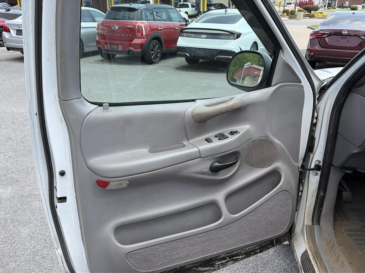 Ford F-150 2WD Reg Cab 122.5" XLT 1998