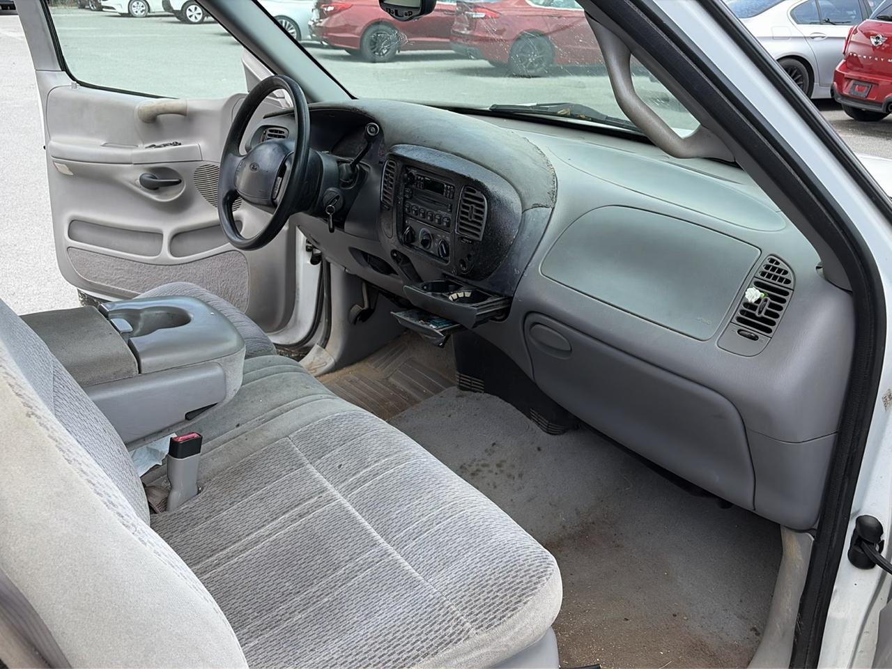 Ford F-150 2WD Reg Cab 122.5" XLT 1998