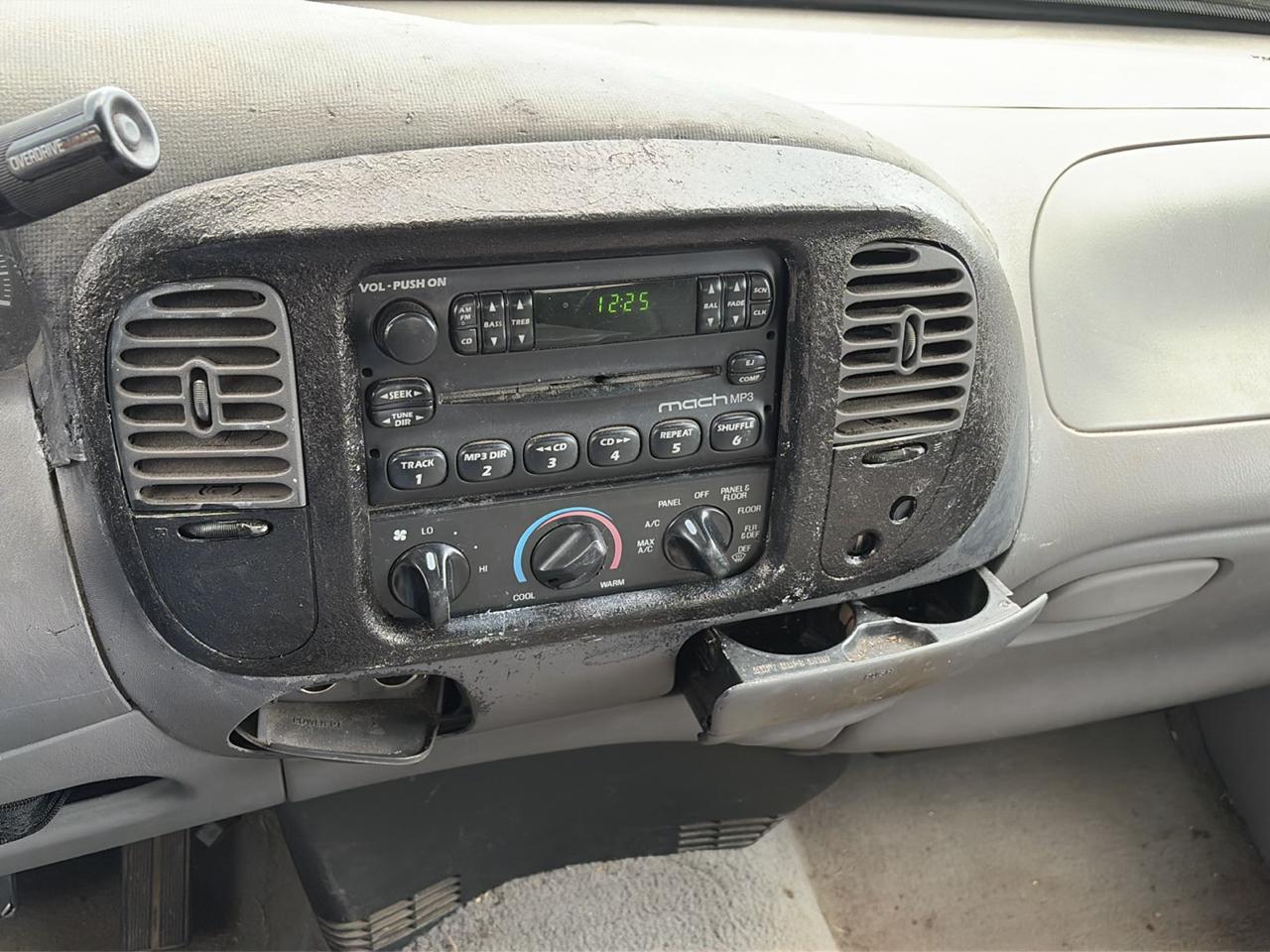 Ford F-150 2WD Reg Cab 122.5" XLT 1998
