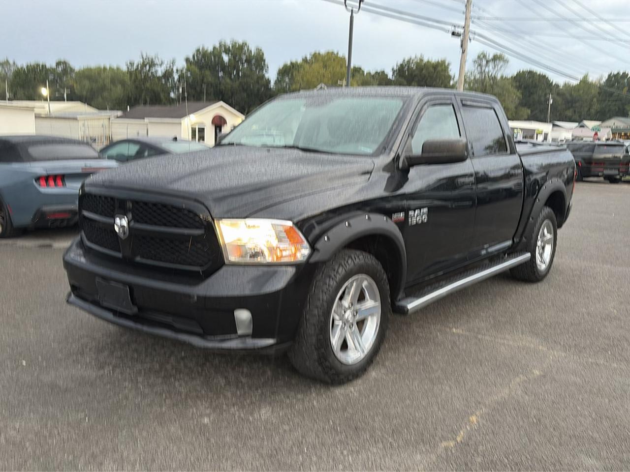 2013 RAM 1500 4WD Crew Cab 140.5" SLT