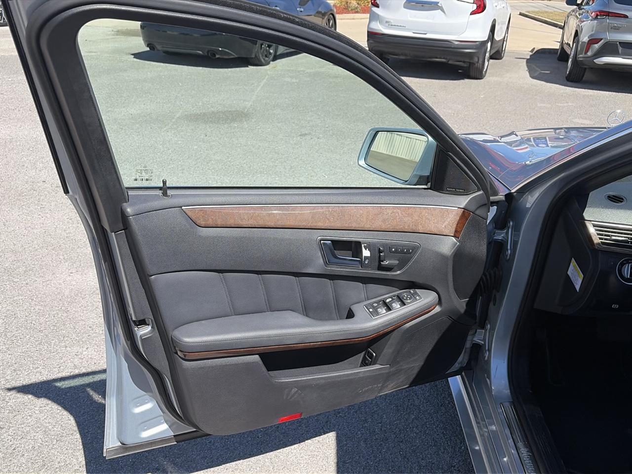 Mercedes-Benz E-Class photo 10