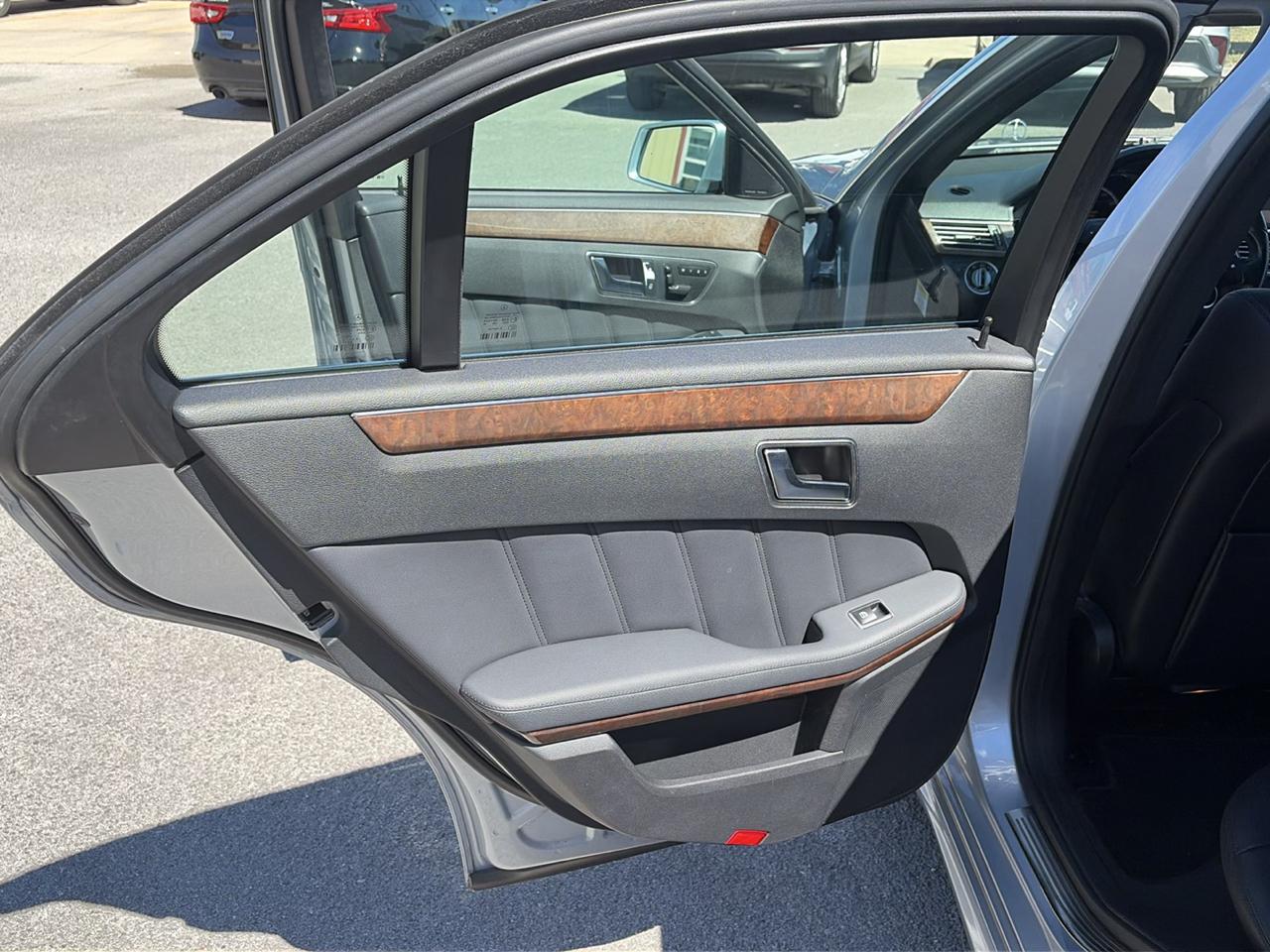 Mercedes-Benz E-Class photo 12