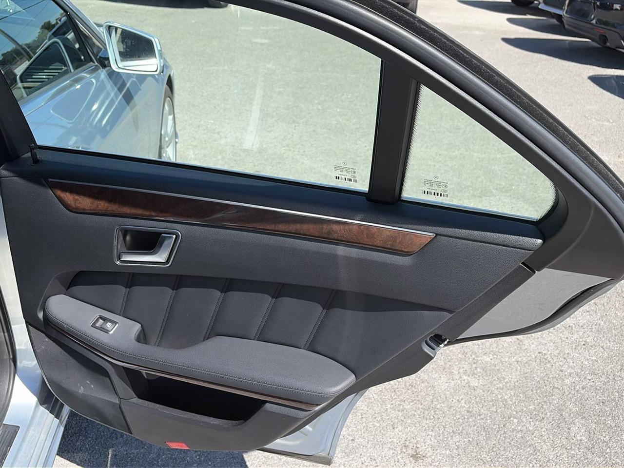 Mercedes-Benz E-Class photo 14