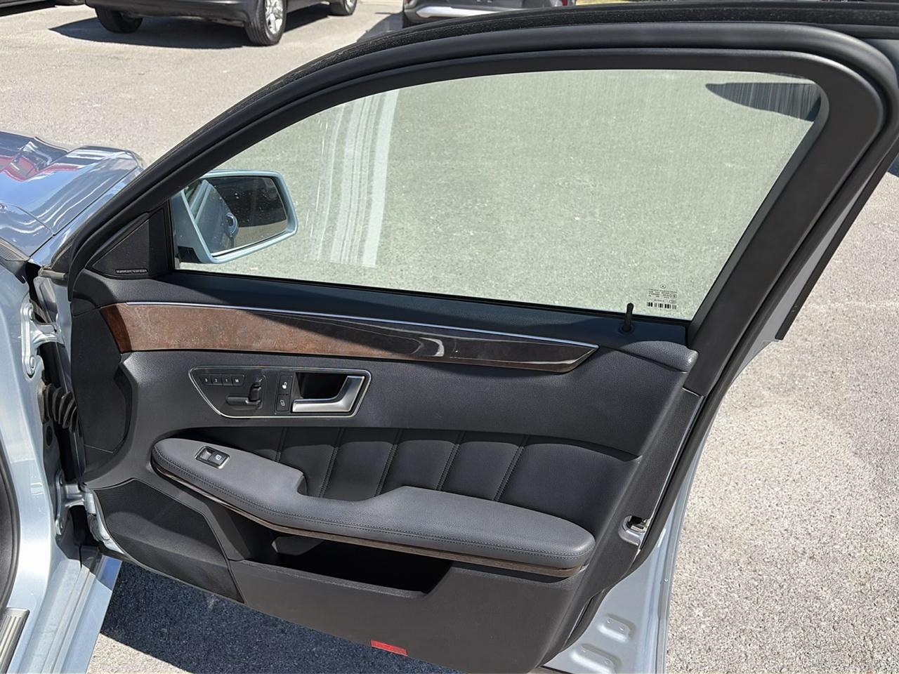 Mercedes-Benz E-Class photo 16
