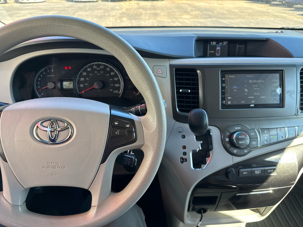 Toyota Sienna LE FWD 8-Passenger V6 2014