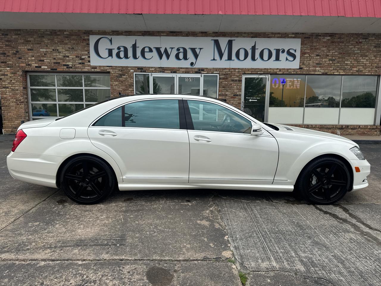 2011 Mercedes-Benz S-Class S550 4MATIC's photo