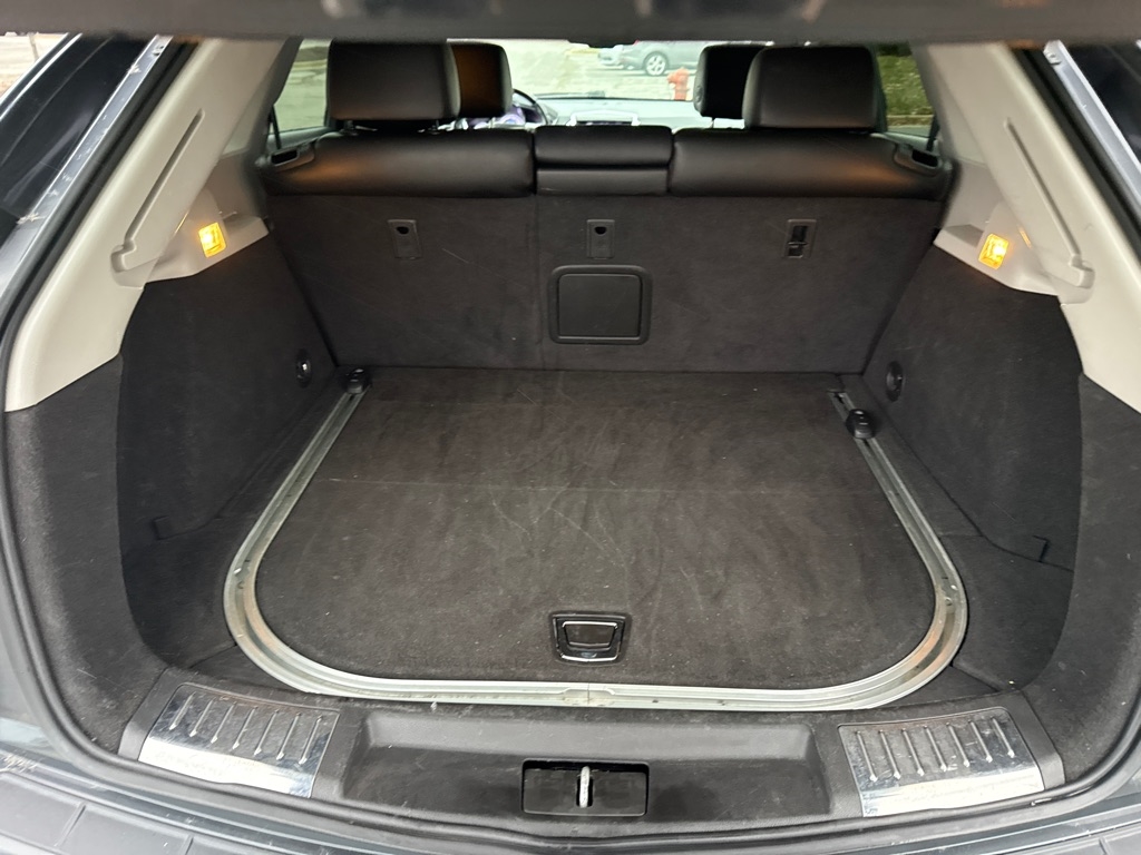 Cadillac SRX Luxury 2012