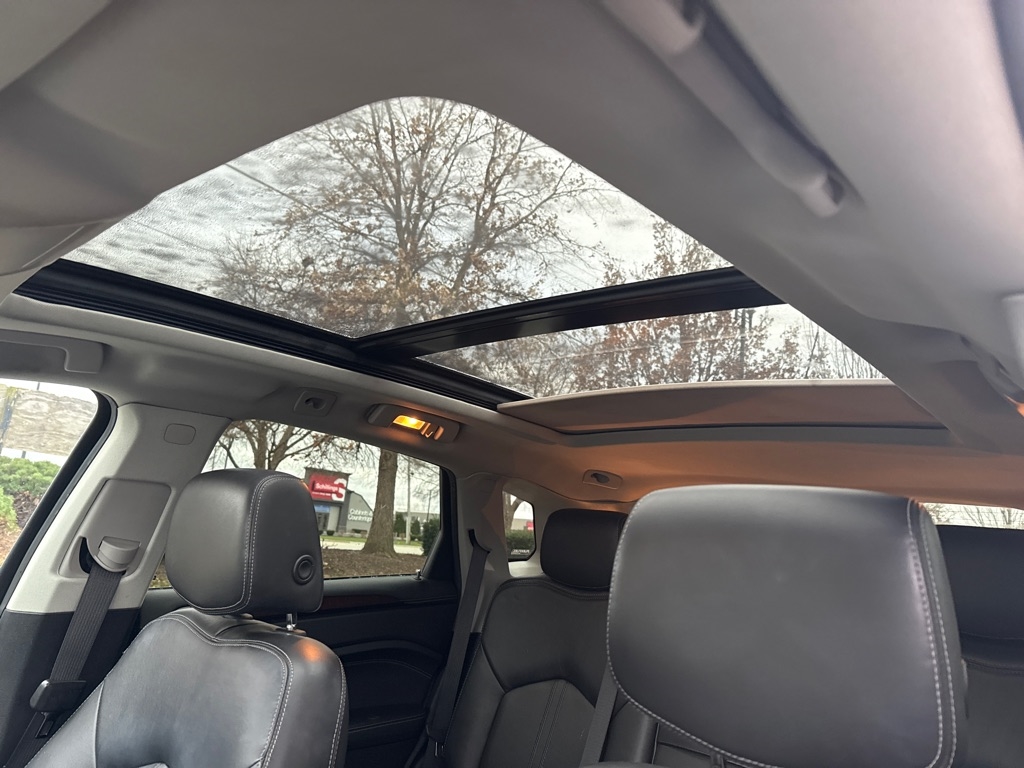 Cadillac SRX Luxury 2012