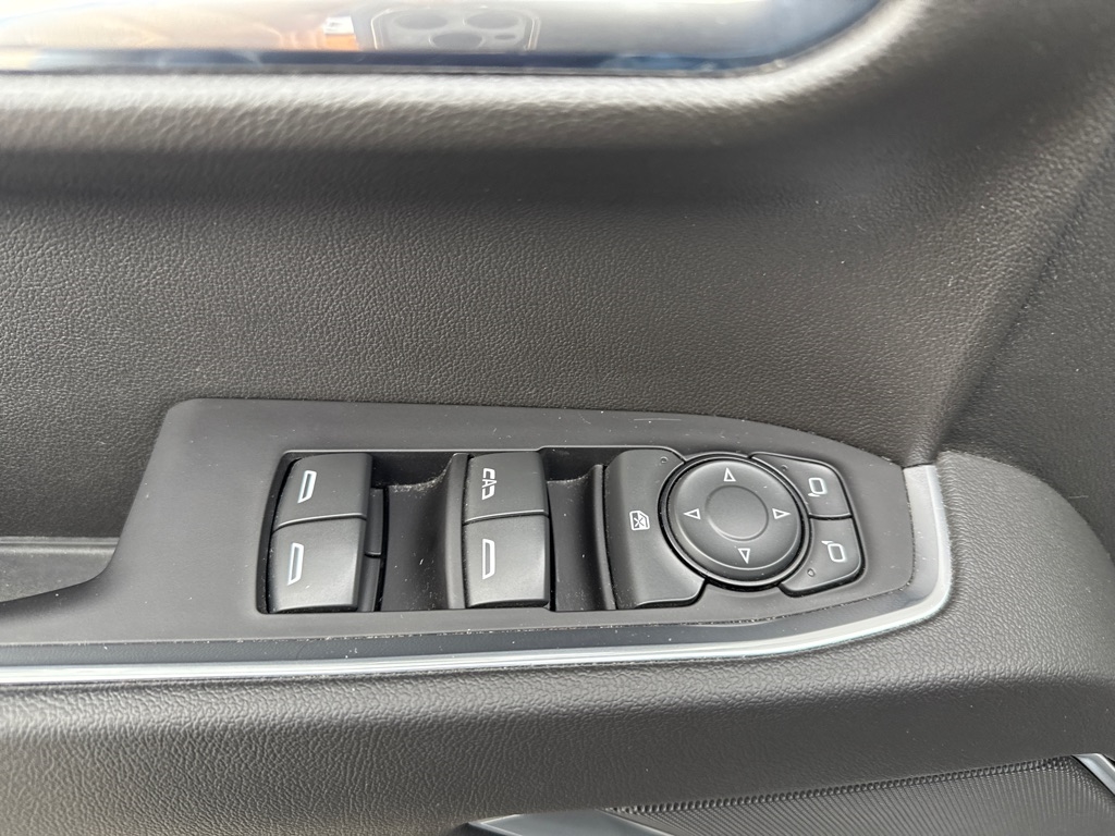 Chevrolet Silverado 1500 LT Crew Cab 4WD 2022