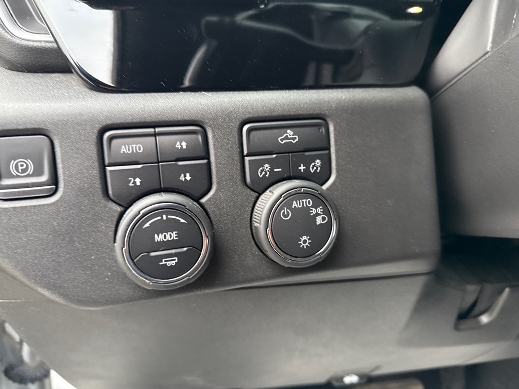 Chevrolet Silverado 1500 LT Crew Cab 4WD 2022