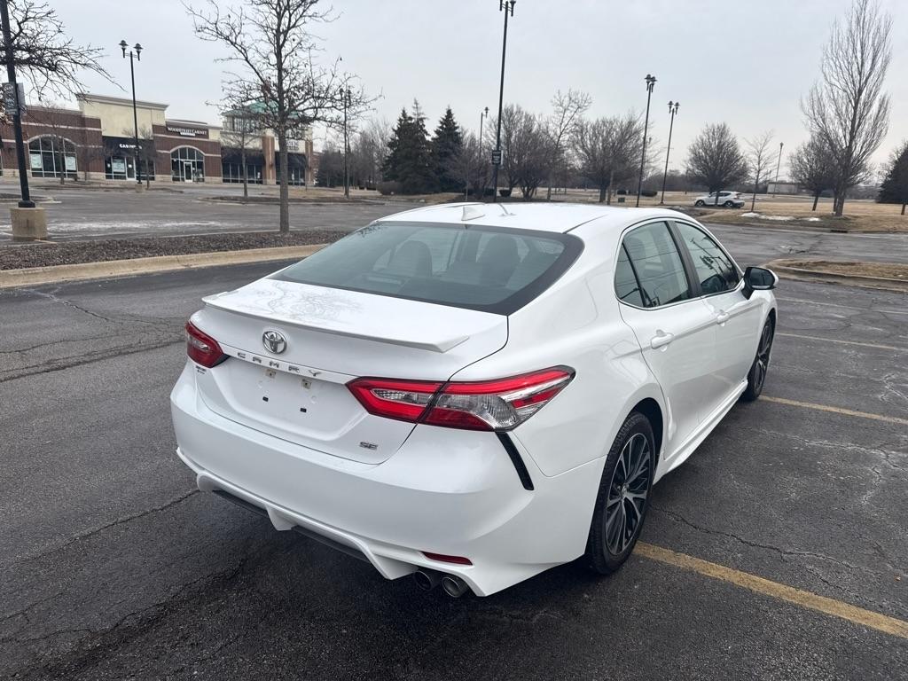 Toyota Camry SE 2020