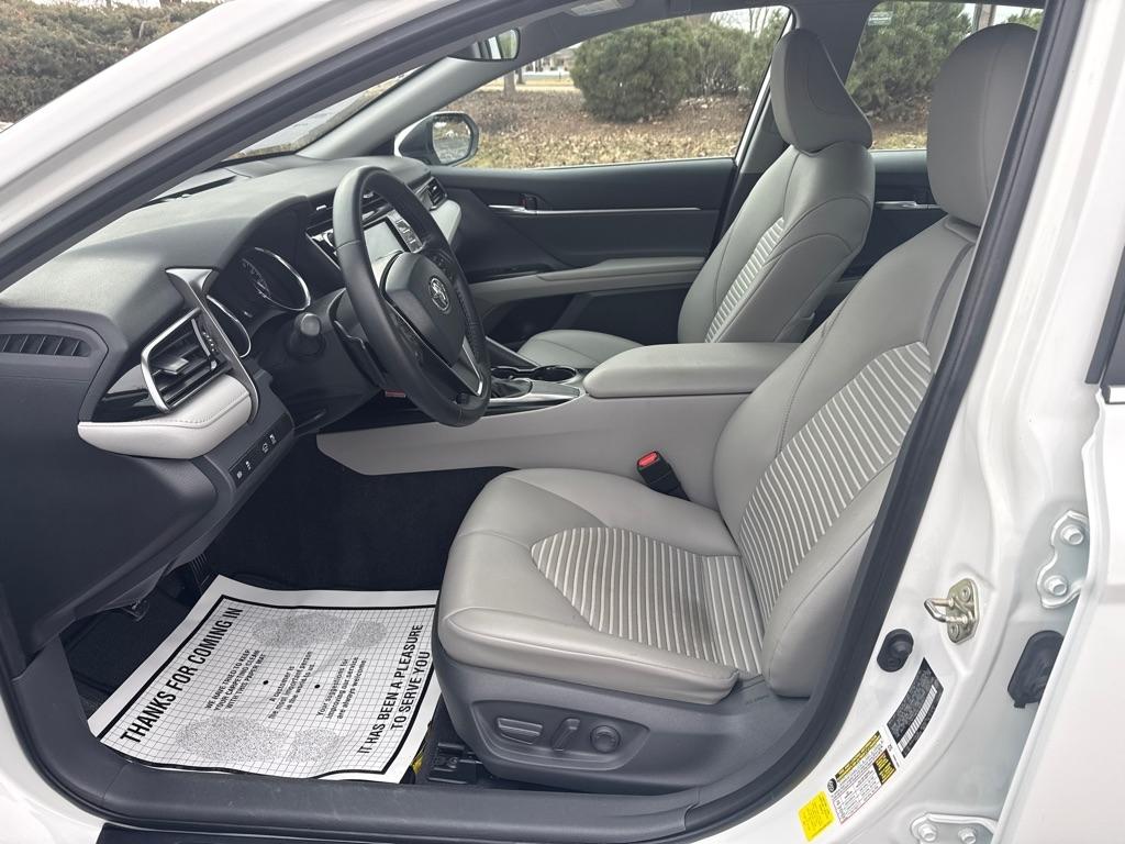 Toyota Camry SE 2020