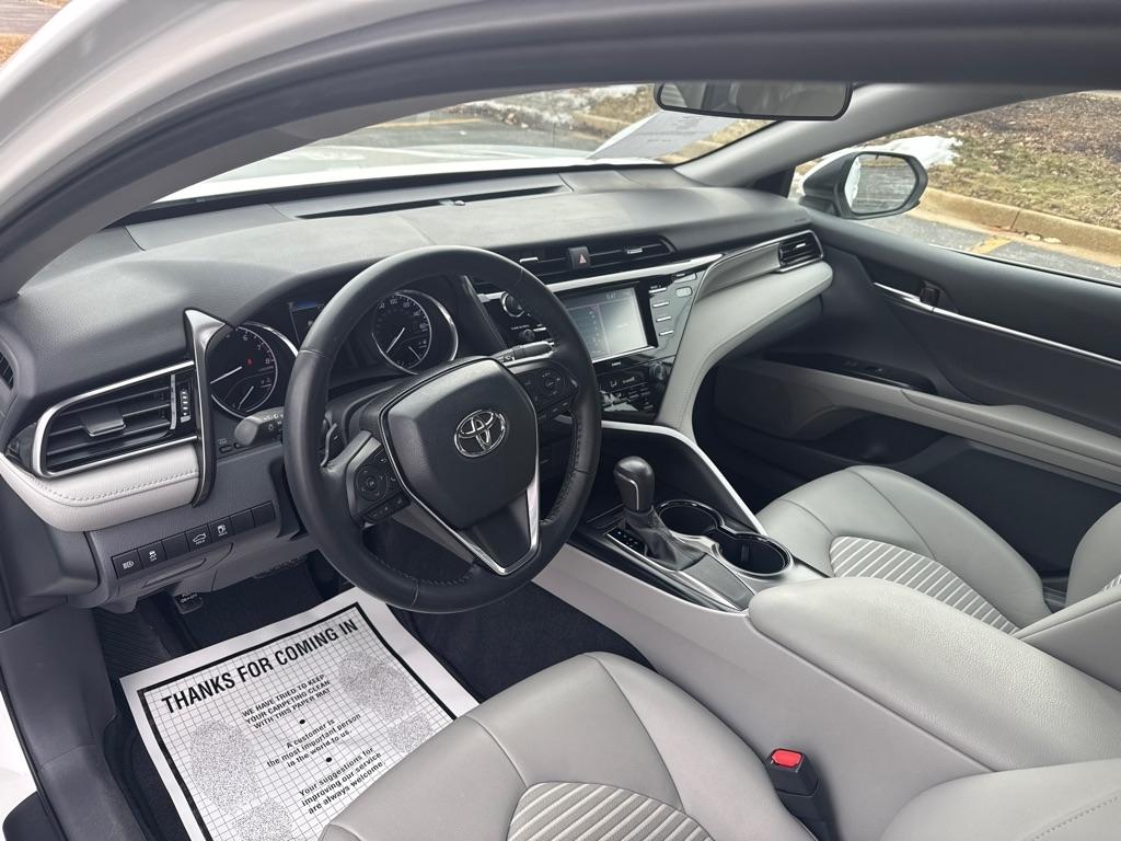 Toyota Camry SE 2020