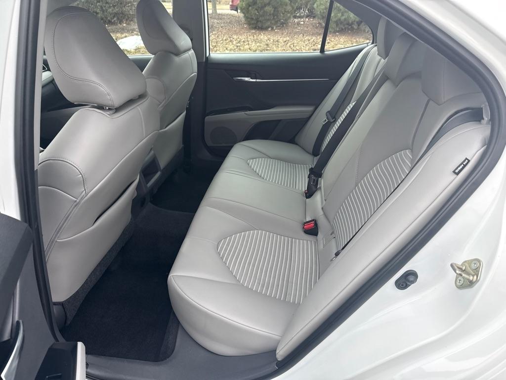 Toyota Camry SE 2020