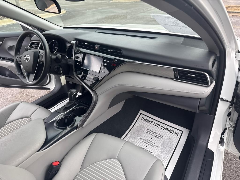 Toyota Camry SE 2020