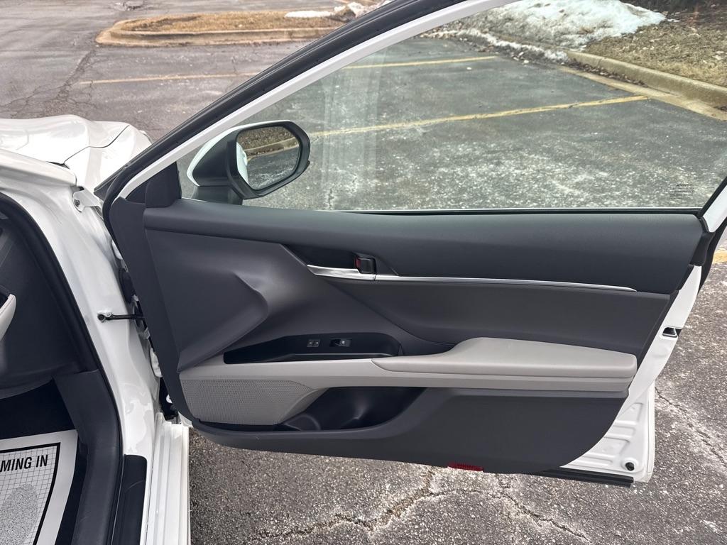 Toyota Camry SE 2020