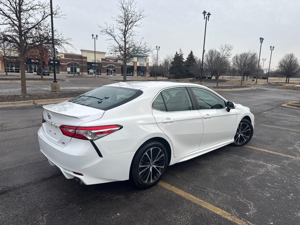 Toyota Camry SE 2020