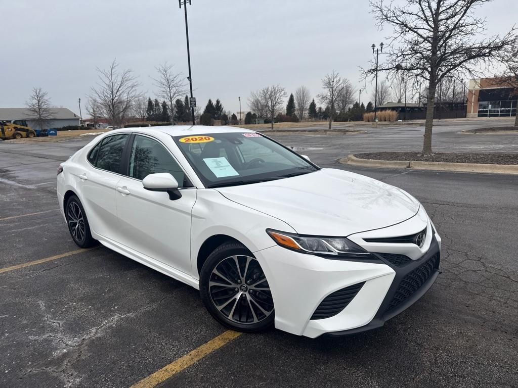 Toyota Camry SE 2020