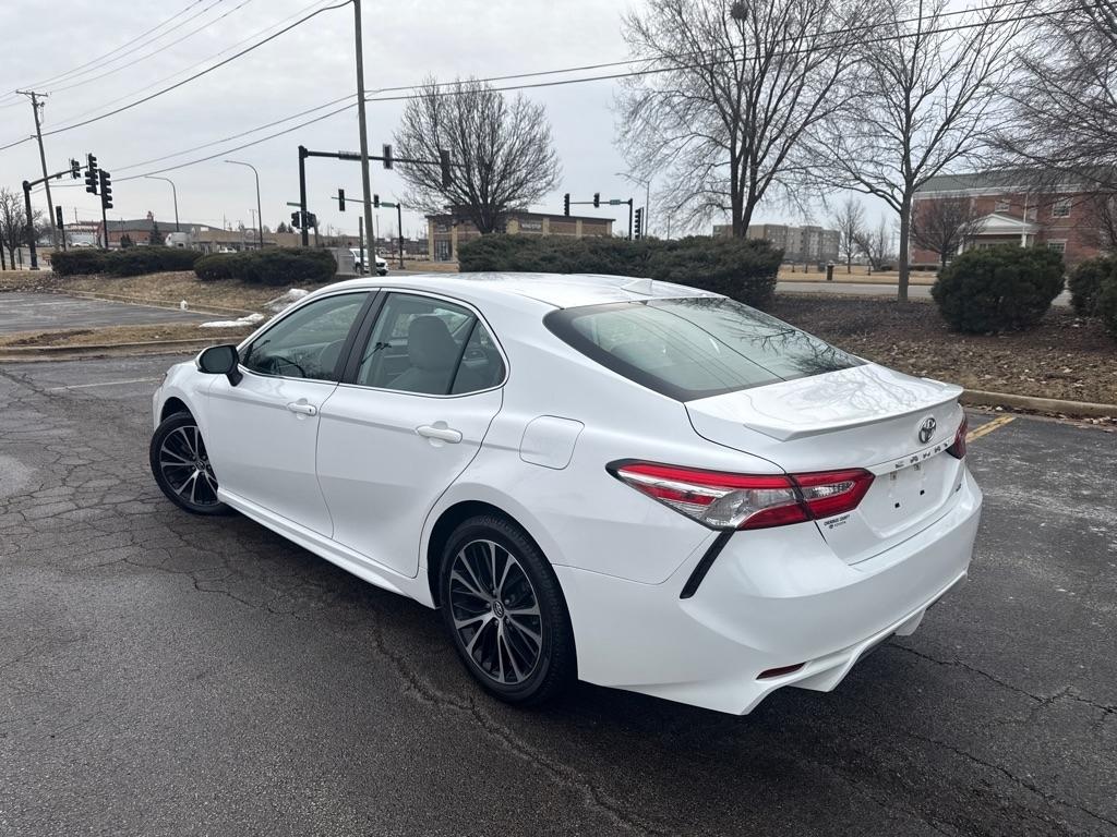 Toyota Camry SE 2020