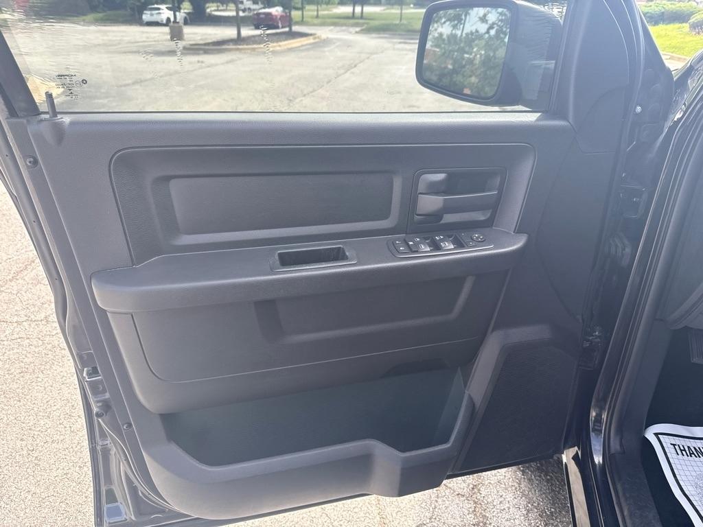 RAM 1500 Tradesman Crew Cab SWB 4WD 2017