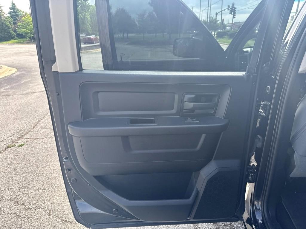 RAM 1500 Tradesman Crew Cab SWB 4WD 2017
