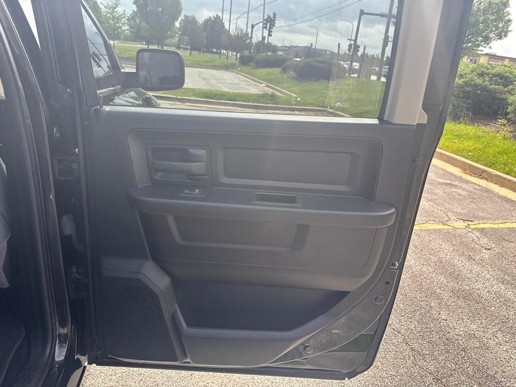 RAM 1500 Tradesman Crew Cab SWB 4WD 2017