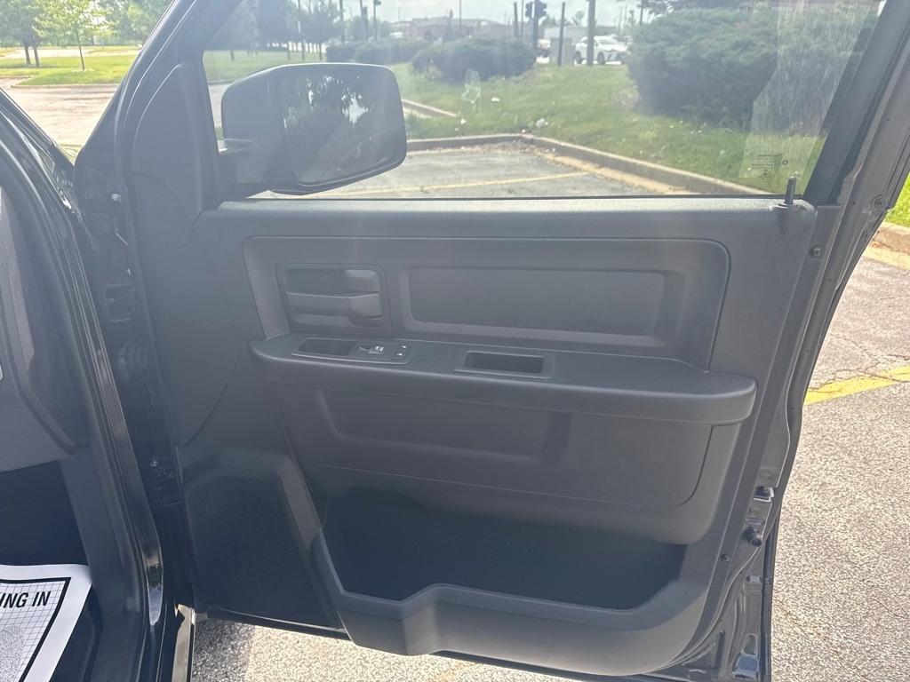 RAM 1500 Tradesman Crew Cab SWB 4WD 2017