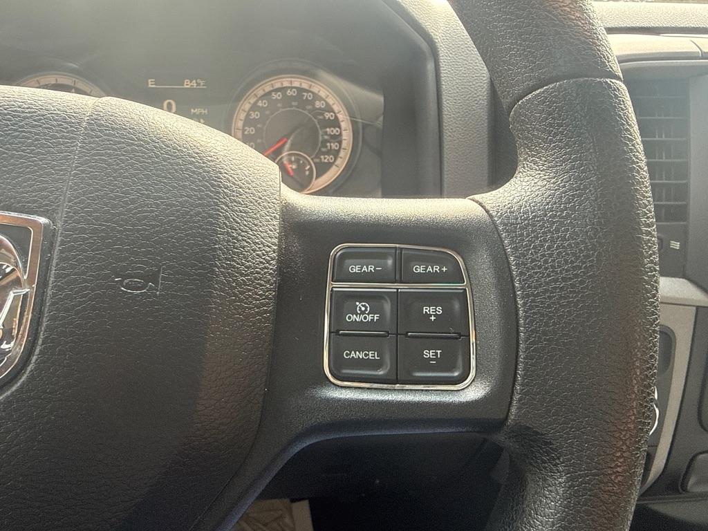 RAM 1500 Tradesman Crew Cab SWB 4WD 2017