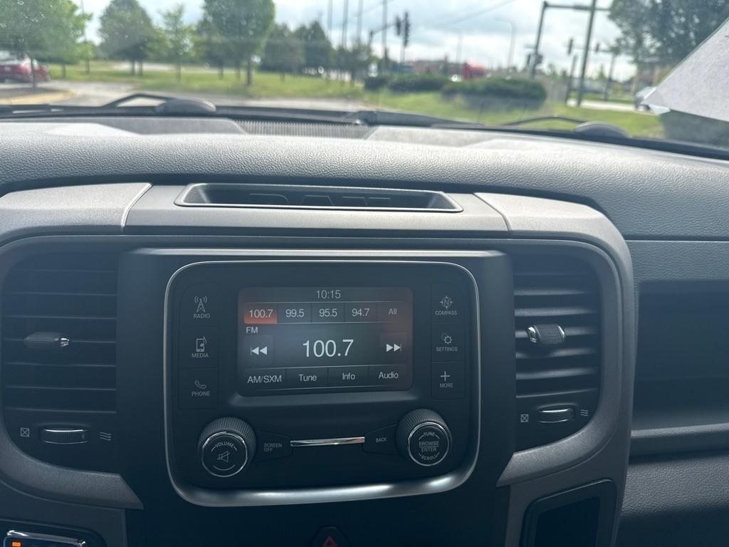 RAM 1500 Tradesman Crew Cab SWB 4WD 2017
