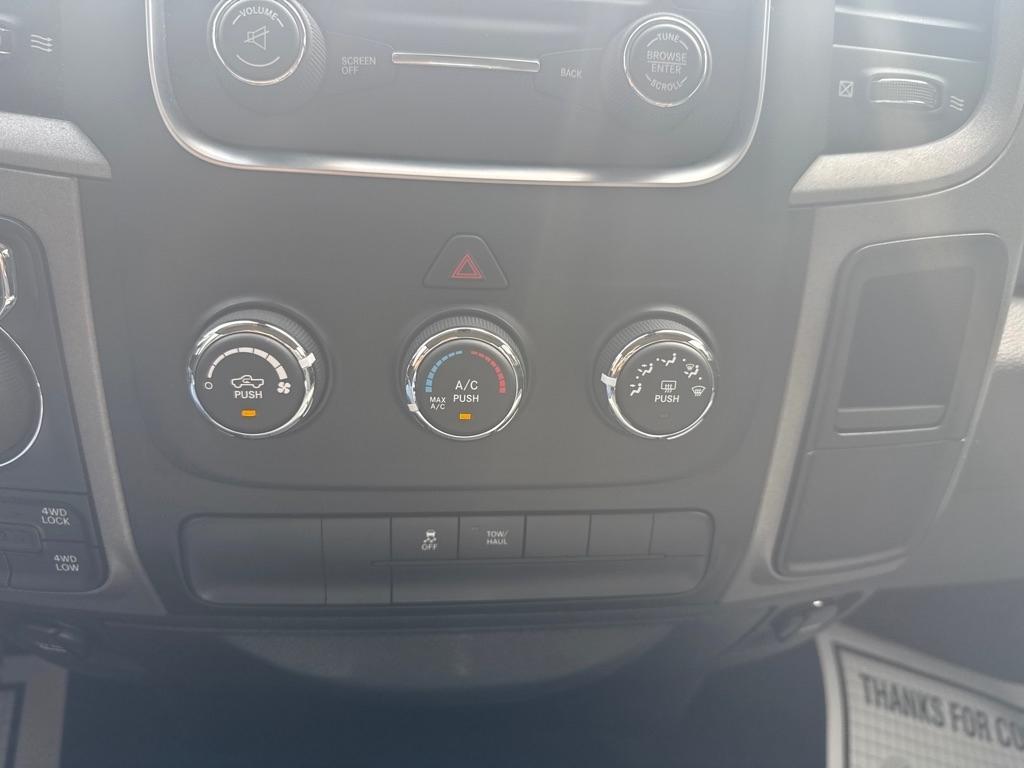 RAM 1500 Tradesman Crew Cab SWB 4WD 2017