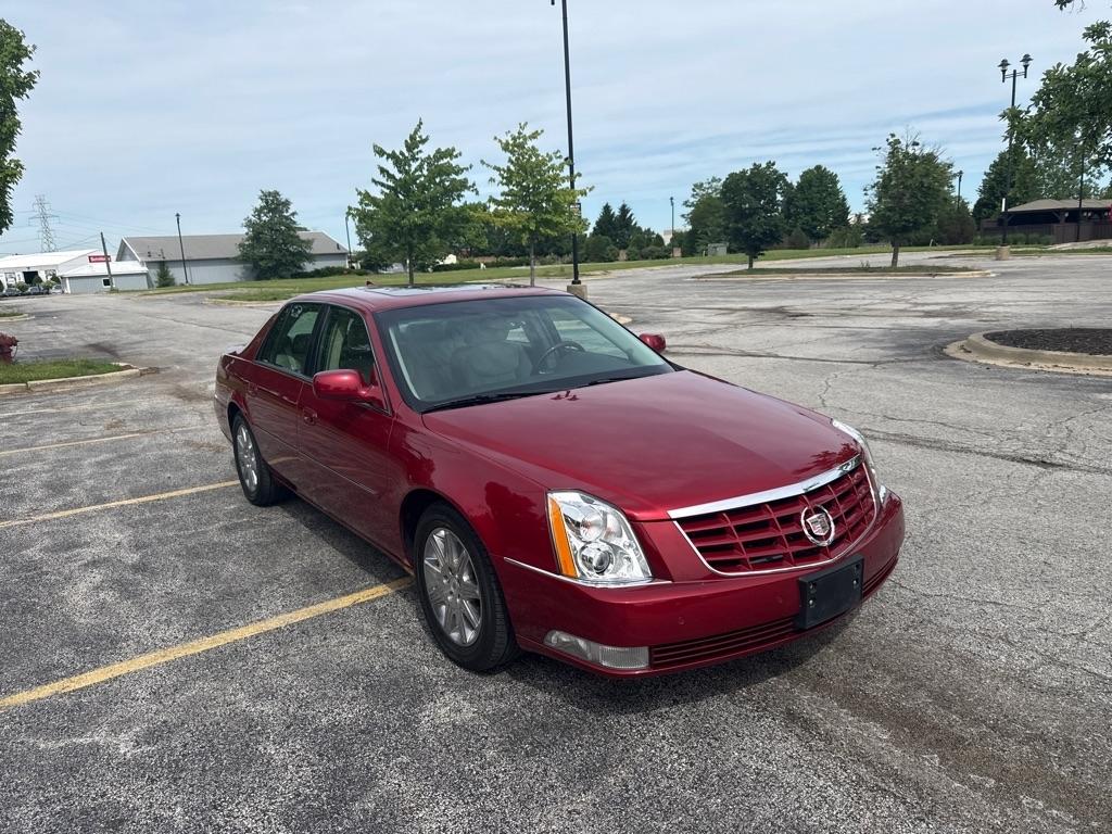 2011 Cadillac DTS Premium Collection's photo