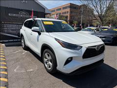 2022 Toyota Highlander Hybrid 
