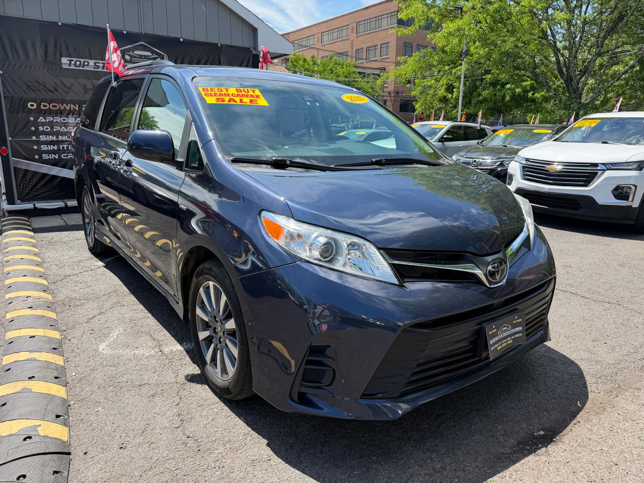 2020 Toyota Sienna LE V6 AWD 7-Passenger's photo