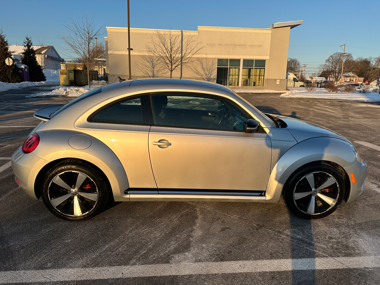 Volkswagen Beetle 2dr Cpe DSG 2.0T Turbo PZEV 2012