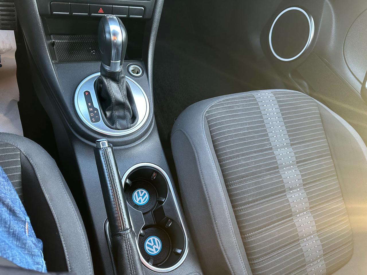 Volkswagen Beetle 2dr Cpe DSG 2.0T Turbo PZEV 2012