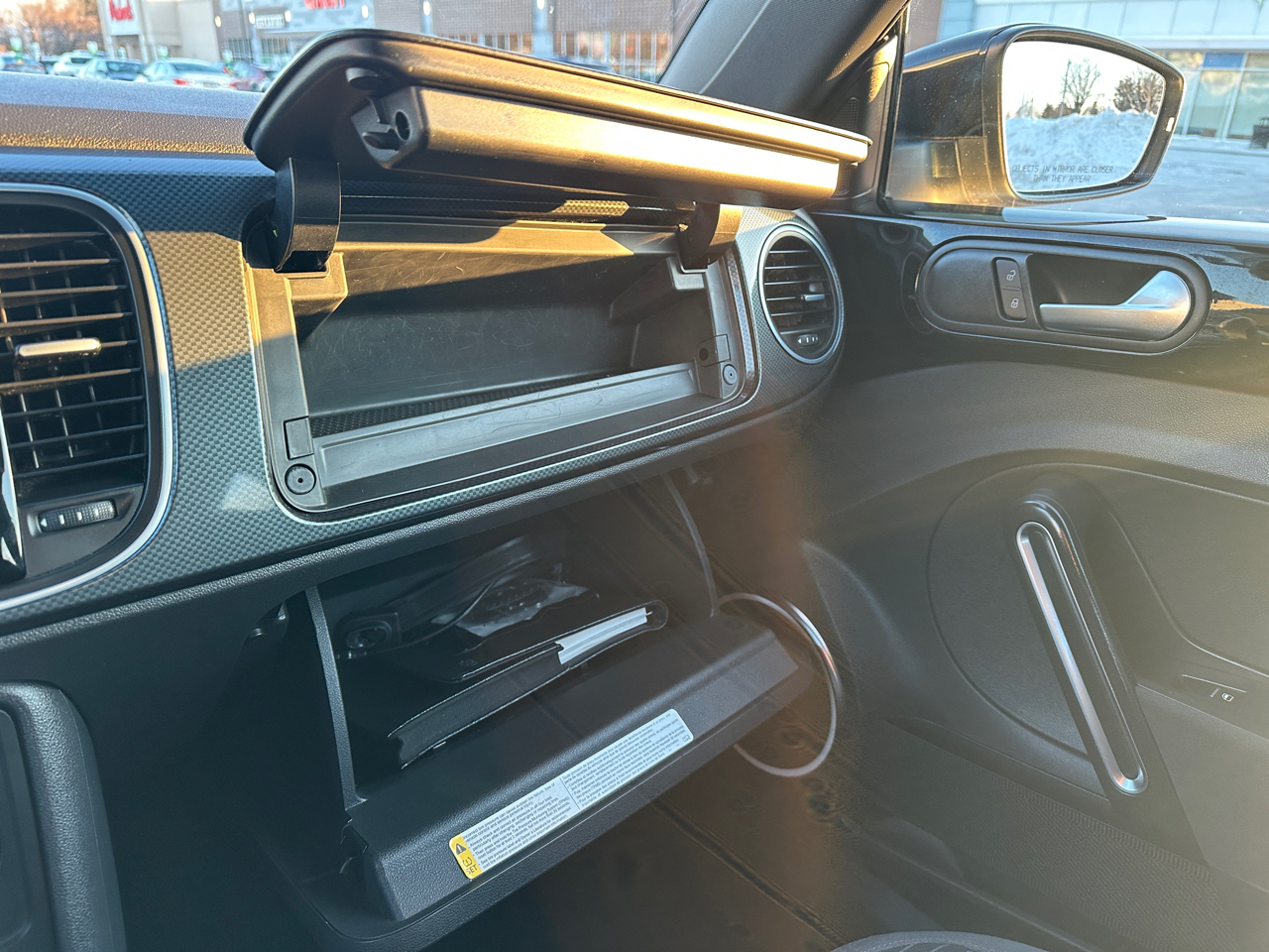 Volkswagen Beetle 2dr Cpe DSG 2.0T Turbo PZEV 2012