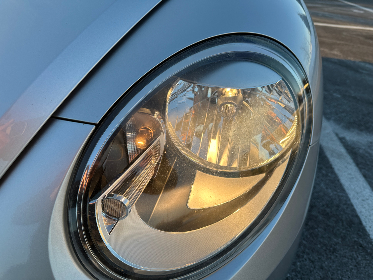 Volkswagen Beetle 2dr Cpe DSG 2.0T Turbo PZEV 2012