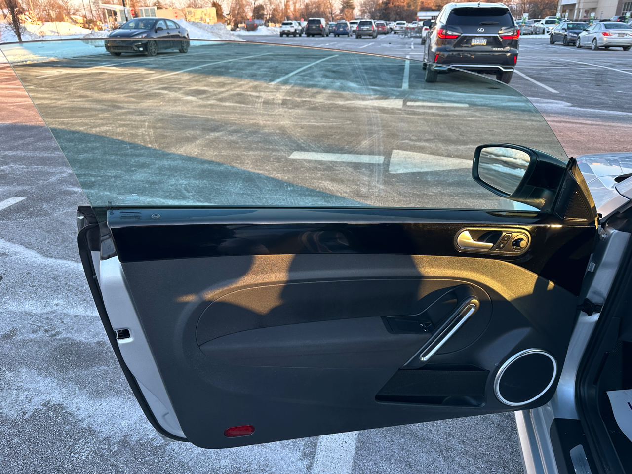 Volkswagen Beetle 2dr Cpe DSG 2.0T Turbo PZEV 2012