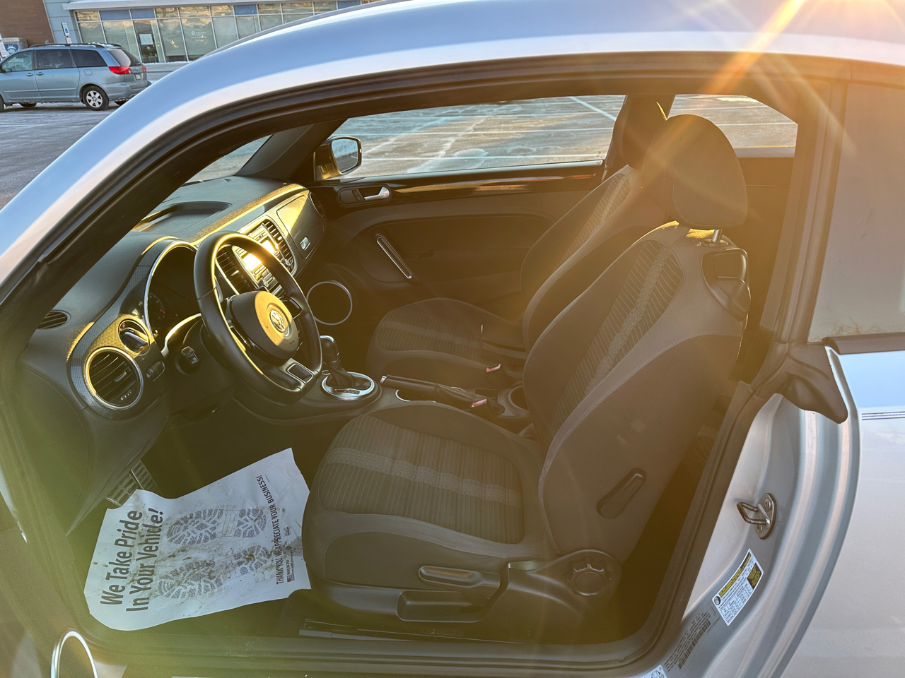 Volkswagen Beetle 2dr Cpe DSG 2.0T Turbo PZEV 2012